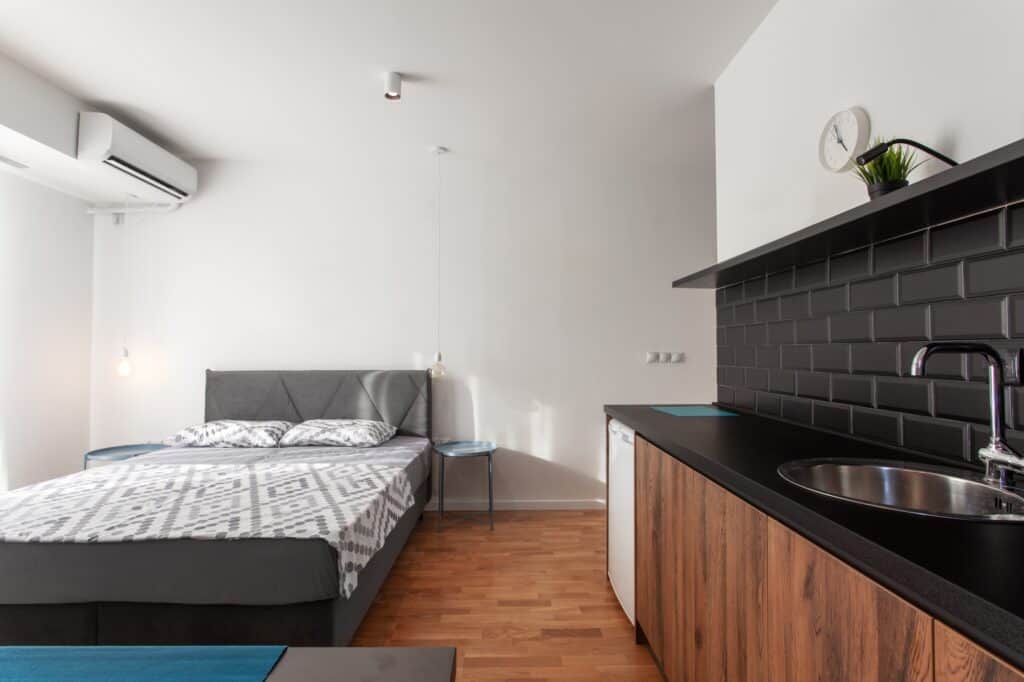 A studio flat with bed and kitchen